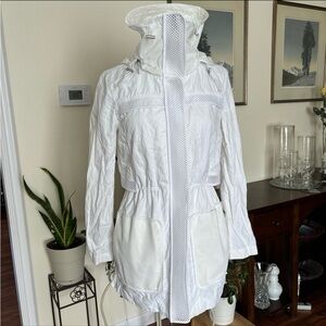 Elie Tahari light rain jacket white, small
